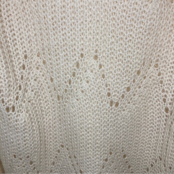 Abercrombie & Fitch Cream Colored Loose Knit, Sweater, Wool and Alpaca Blend - Picture 4 of 8